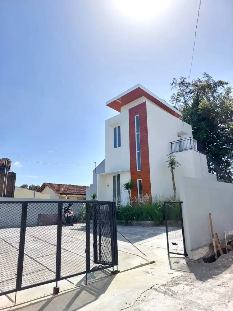 Rumah Baru dengan Halaman Luas di Maguwoharjo