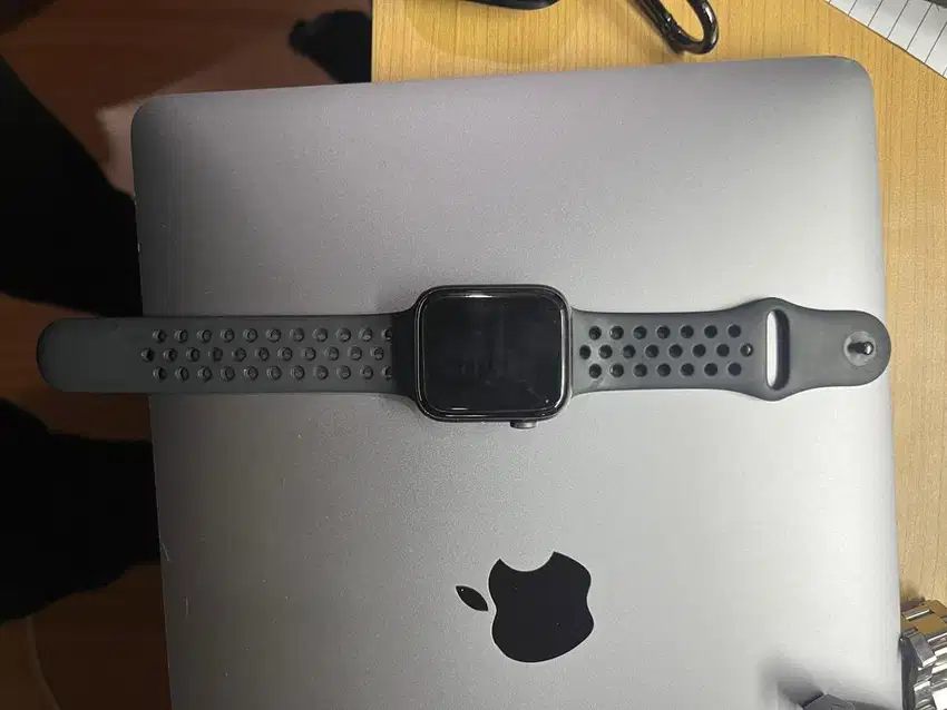 Apple Watch Series 5 (layar masih mulus selalu pake protector)