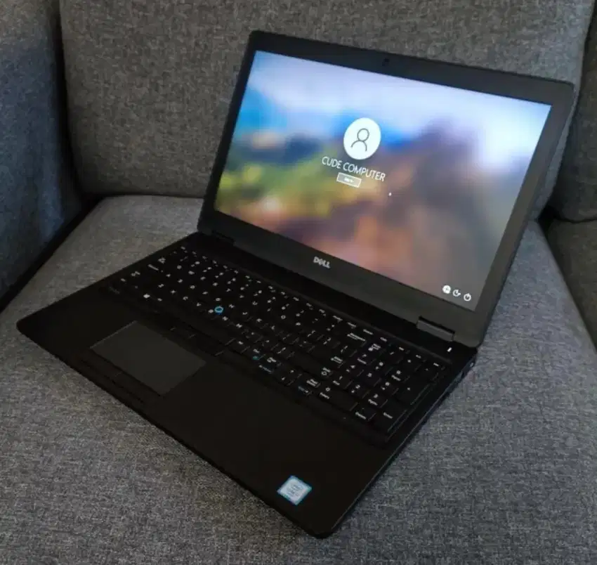 Laptop dell precision core i7 layar 15.6