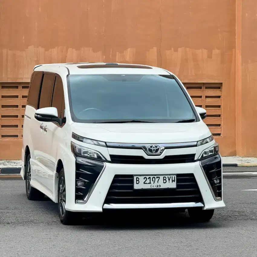 DP 35 Jt !! Toyota Voxy 2.0 AT 2019