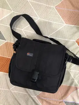 Tas kamera lowpro 1 body 2 lensa