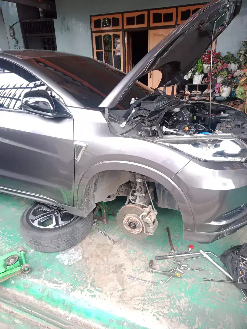 Bengkel mobil panggilan mekanik berpengalaman