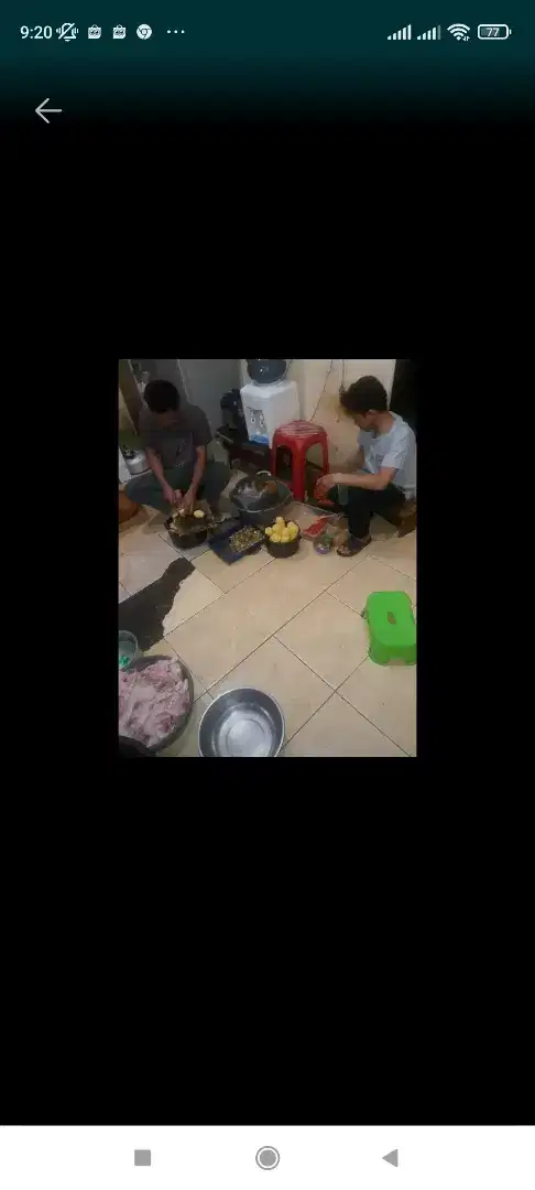 Karyawan dapur warung nasi antapani