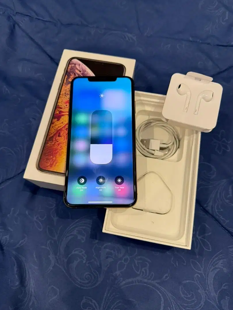 Dijual Iphone Xsmax 512GB Gold Mulus Lengkap Terdaftar