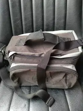 Dijual tas box buat sepeda plus sarung anti ujan