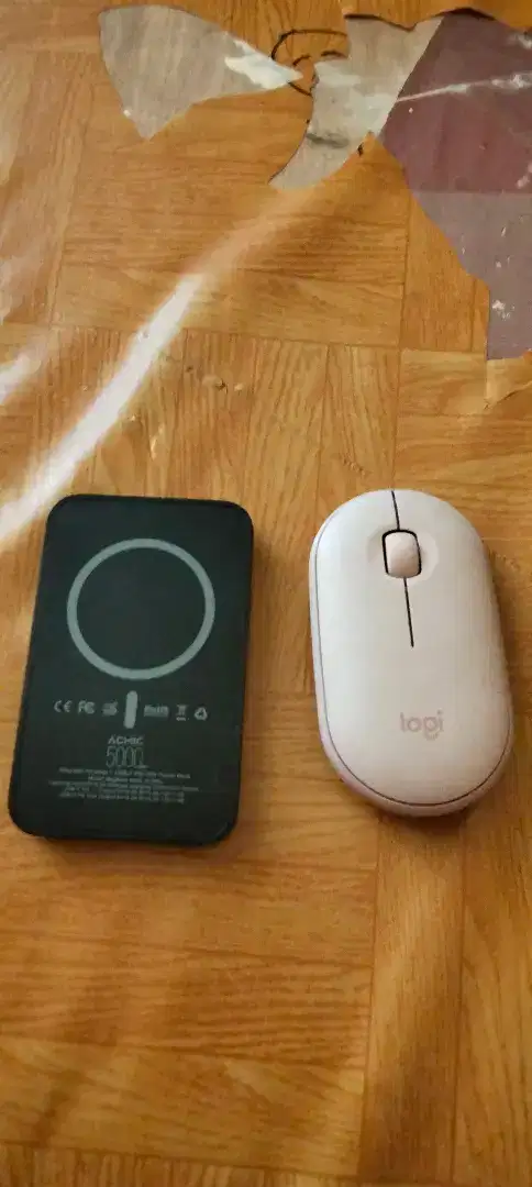 Mouse logitech & powerbank acmic wireles