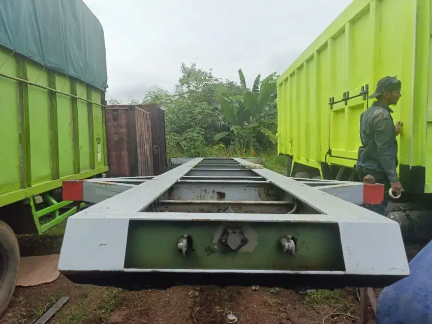 BUNTUT TRAILER RANGKA 20 FEET 2 AXLE FUWA WF 450