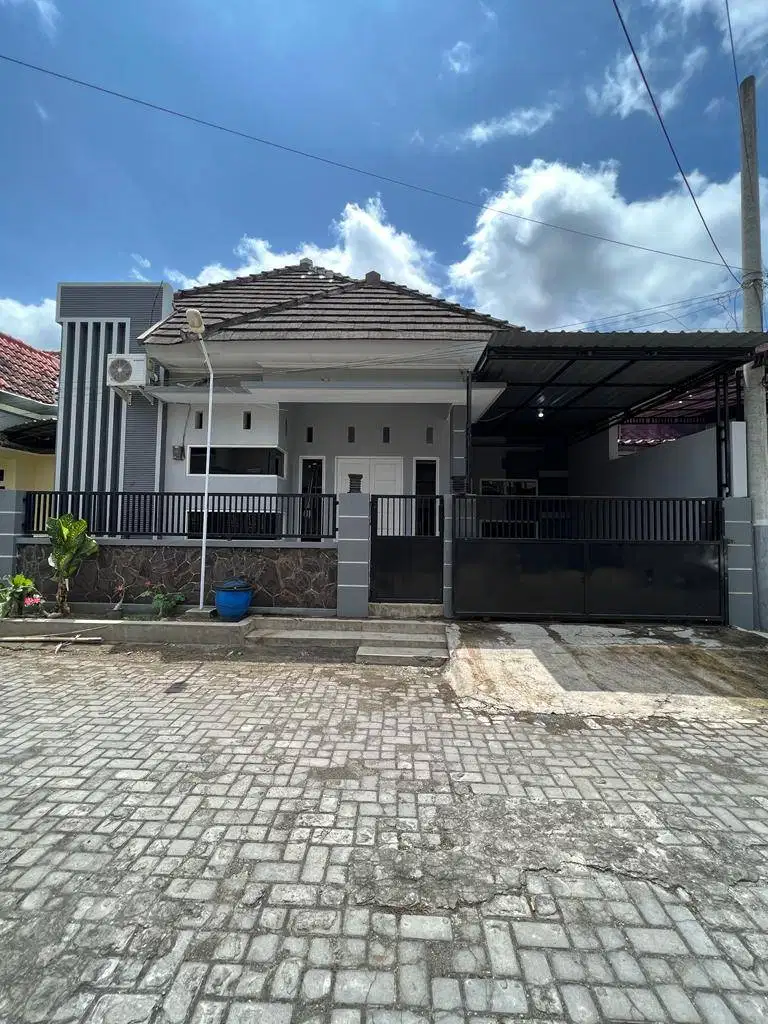 Dijual / Dikontrakkan Rumah Beserta isi nya di Pesona Regency Jember