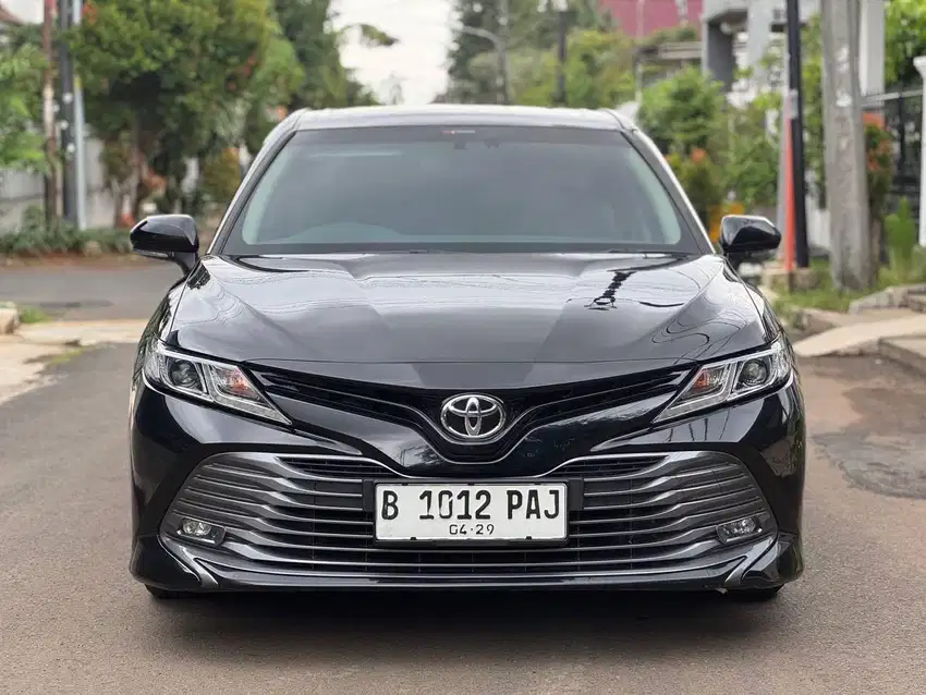 TOYOTA CAMRY 2.5 V AT HITAM 2019 KM 72rb