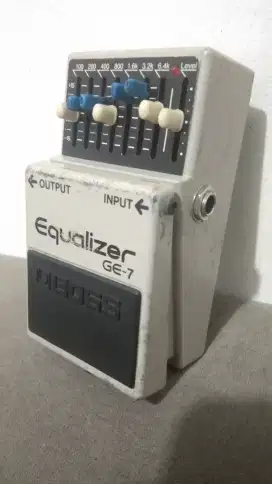 BOSS EQUALIZER pedal effect