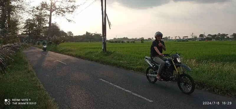 TANAH PINGIR JALAN RAYA COLOMADU