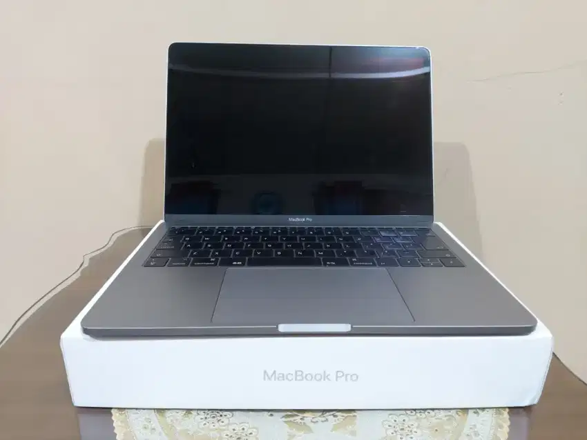 Macbook Pro i5 8/256 komplit