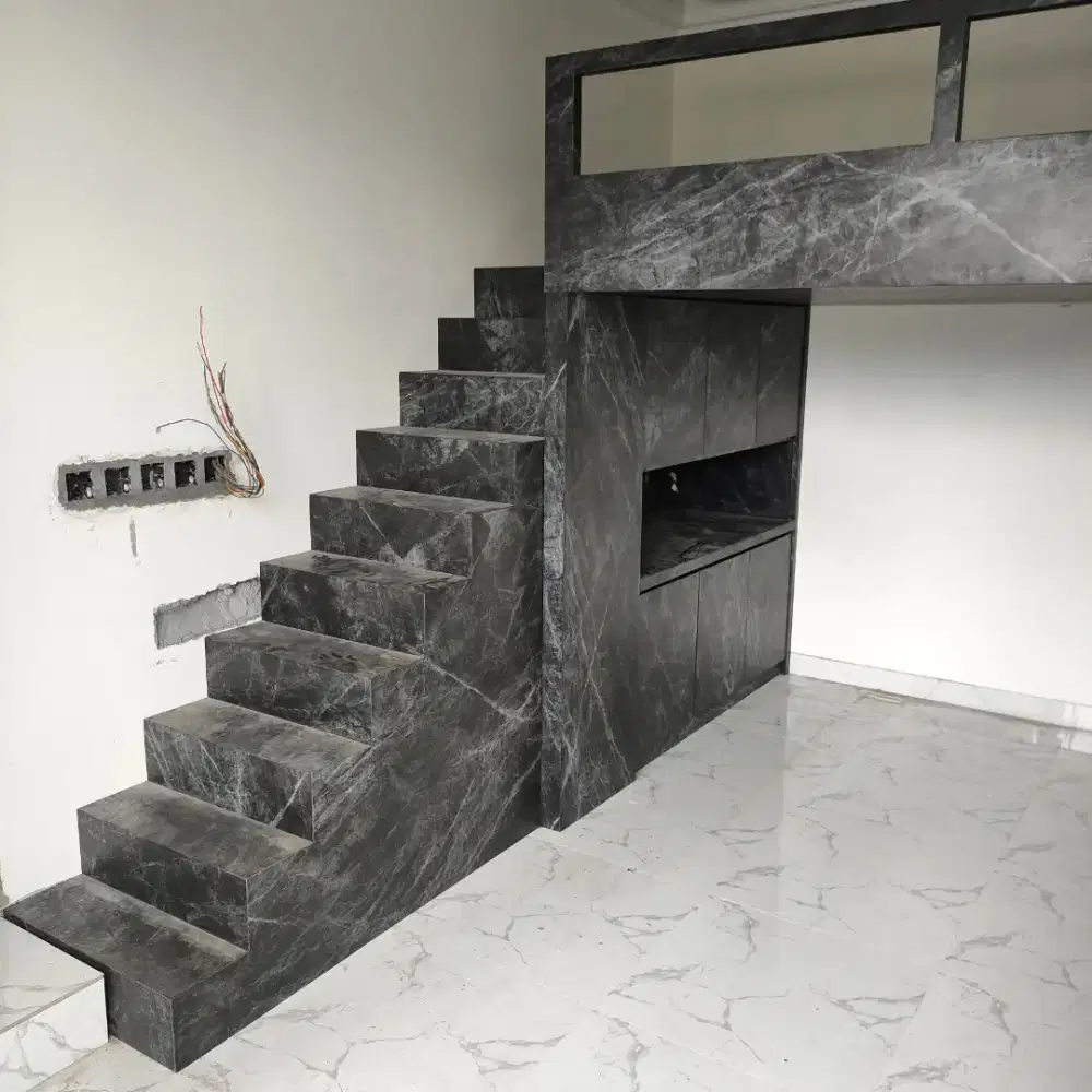 Dipan susun tipe mezzanin dan lemari meja bawah