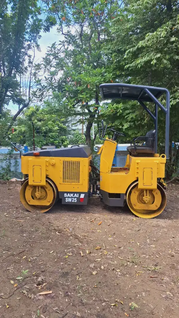 Tandem roller sakai sw25 siap