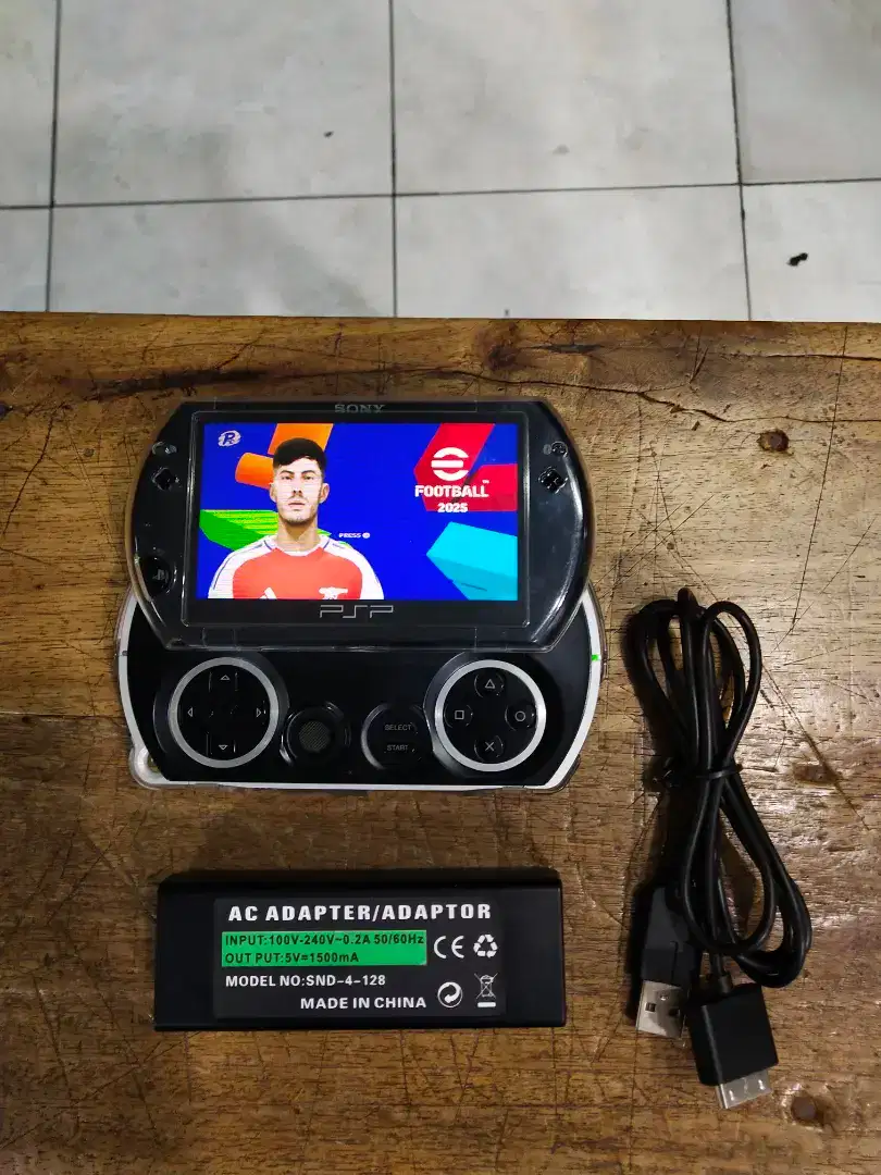 PSP GO MEMORI 16GB FULL GAME EFOOTBALL 2025 BS REQUEST GAME