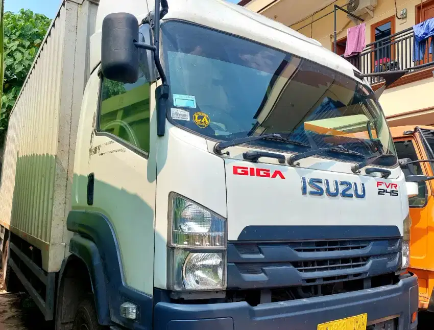 Isuzu GIGa 245PS Box Besi 7.5m Euro2 Bio Solar Turbo /Hino Lohan