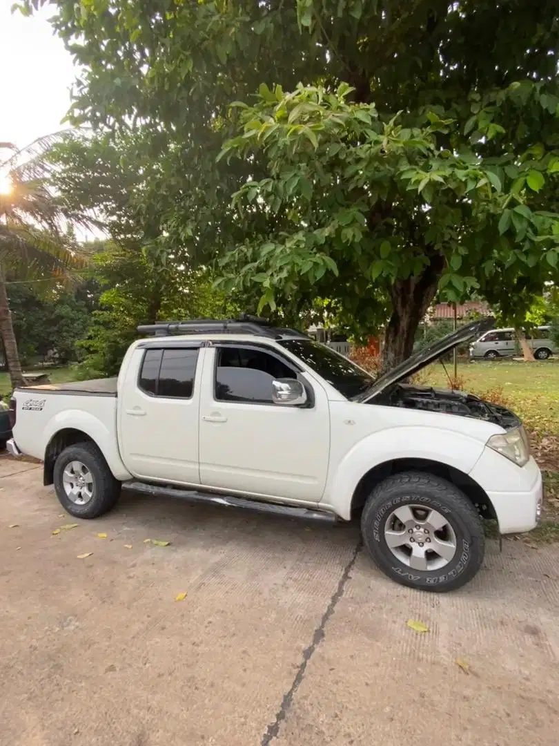 NAVARA DOUBLE CABIN 2011 AT 4x4