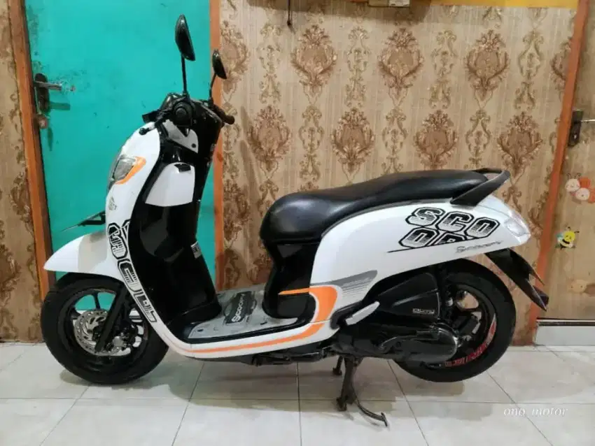 Scoopy Fi 2017 Putih LED