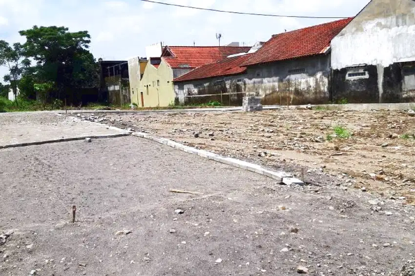 Tanah di Jl. Damai Dekat Sekolah Al Azhar Untuk Rumah