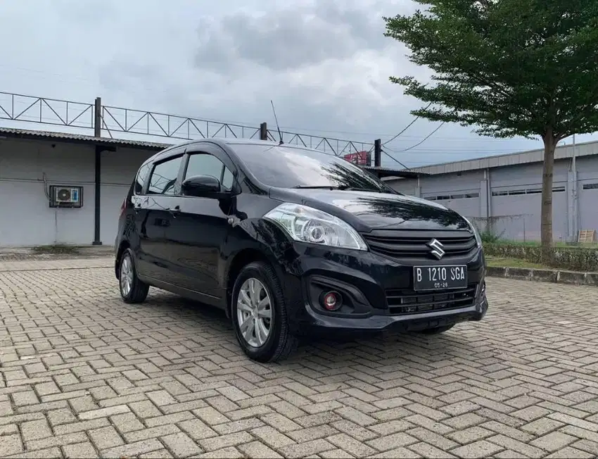 Suzuki Ertiga GL At tahun 2015