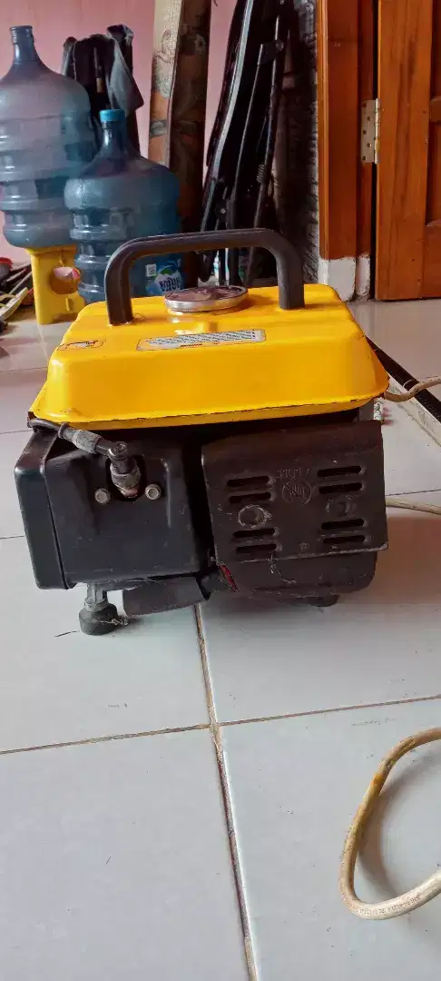 Mesin Genset listrik KRISBOW 950 watt, 2 tak