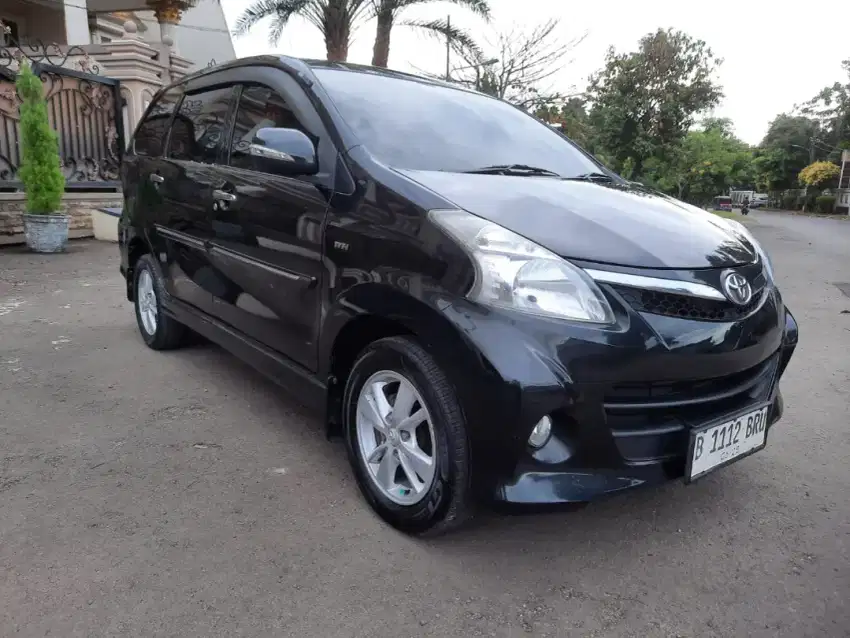 Avanza Veloz 1.5 matic dual airbag 2013