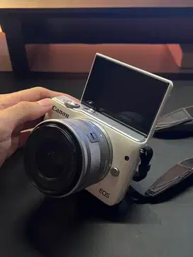 Kamera EOS M10 (BISA NEGO)