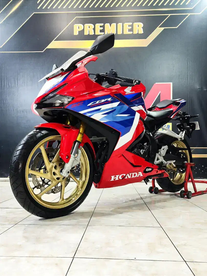 Tricolor Cbr 250RR ABS SP Qs limit 2023 km 2rb.Anugerah motor Rungkut