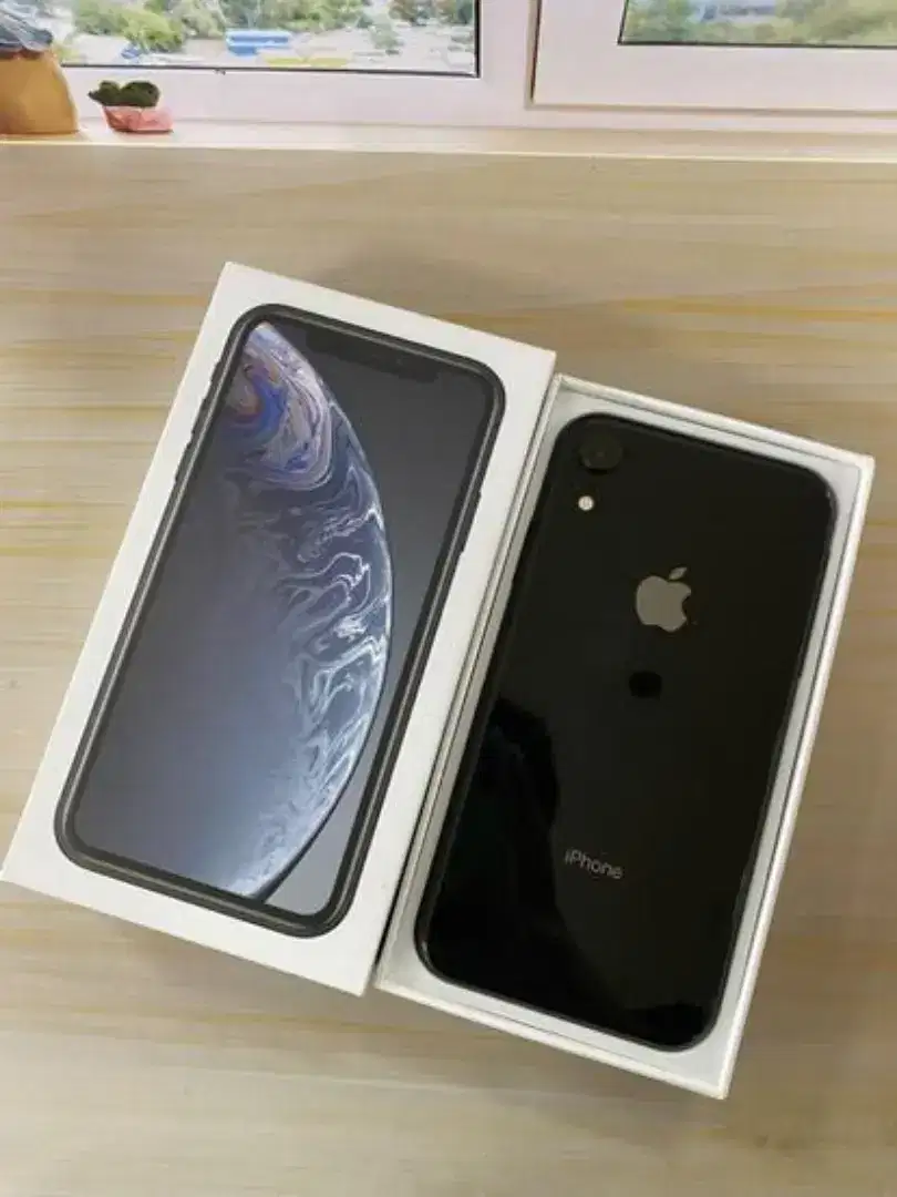 For sale...iphone Xr 64 gb ex inter second like new