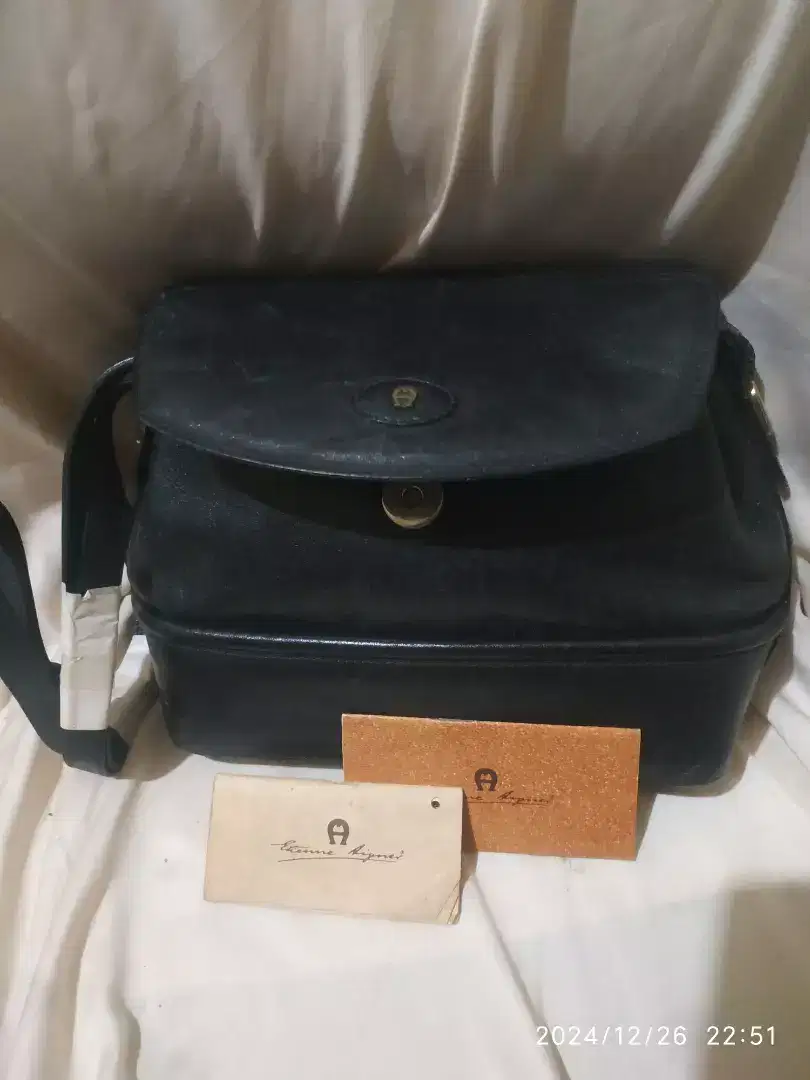 Tas kulit warna hitam dari Aigner (original)