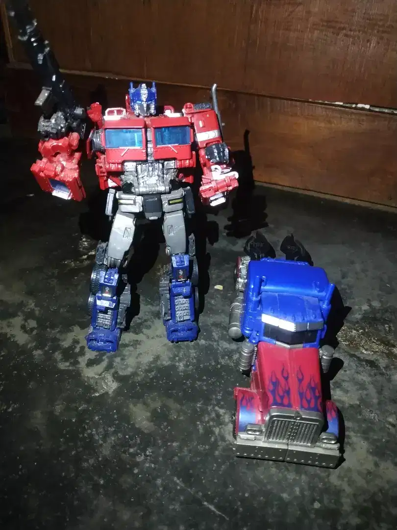 Mainan Optimus Prime