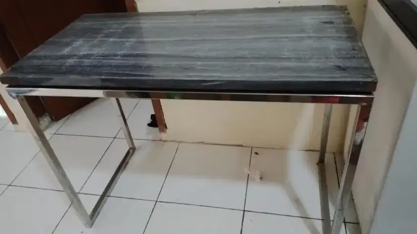 Meja stanles bekas kedai