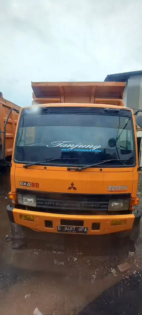 Mitsubishi Dump Truck Tronton