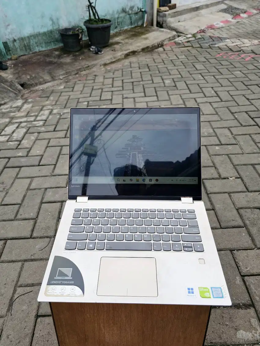 Lenovo Yoga 520 Core i5 RAM 8GB Vga Doubel  Batre Awet (Siap Pakai)