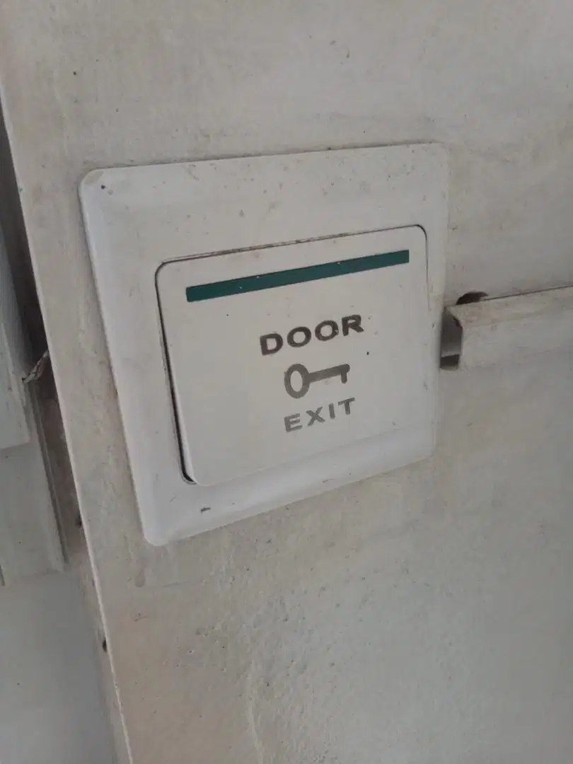 Paket akses pintu (exit button, emlock san akses pin) bekas