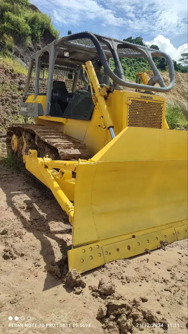 Dozer KOMATSU D85 2012
Jual & Rental di Samarinda