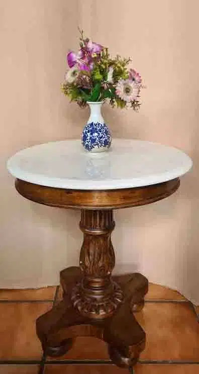 Meja marmer kolonial bulat dm 60cm