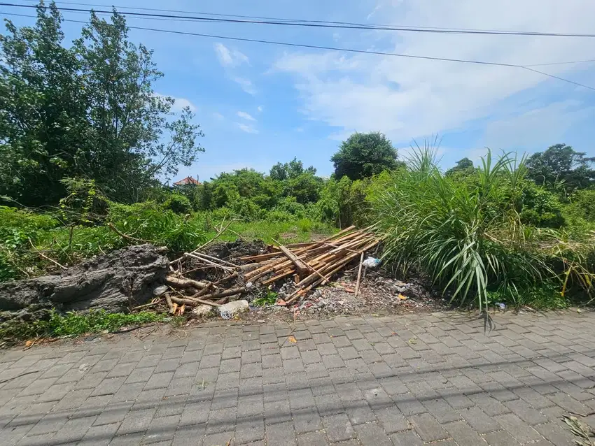 Tanah di munggu dekat tumbak bayuh pererenan canggu berawa