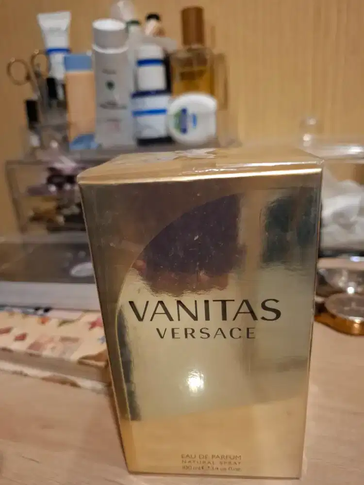 PARFUME 100 ml. Original Parfume masih seal / terbungkus.