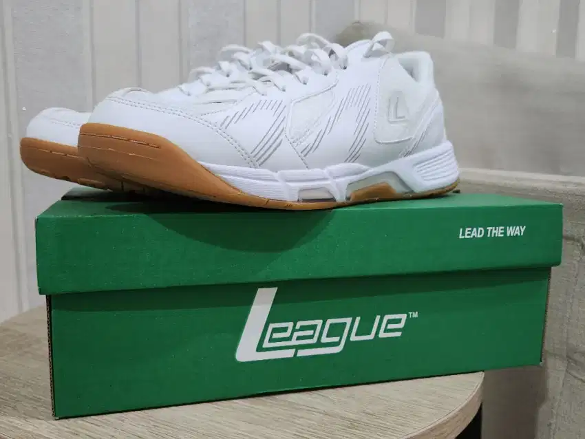 SEPATU BADMINTON LEAGUE SWIFT + PUTIH