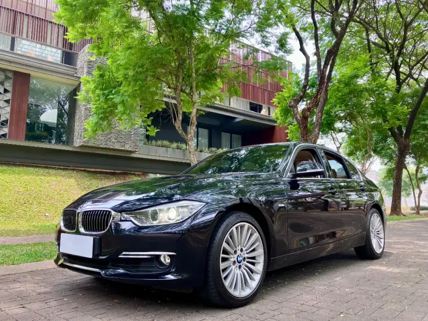 BMW 328i 
F30 Luxury 2014 / 2015