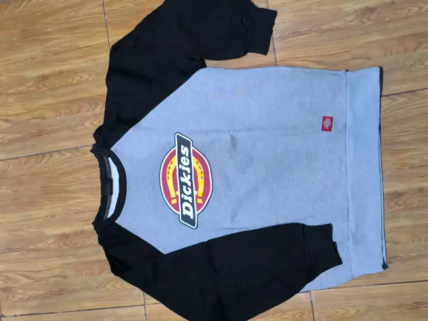 crewneck dickies size M