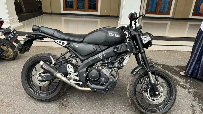 XSR 2022 Warna Hitam