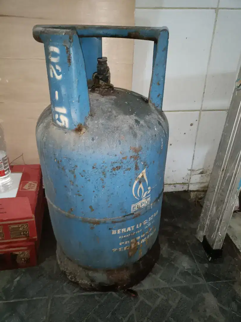 gas biru 12 kg kosongan