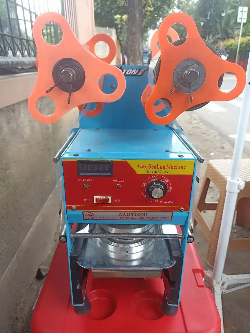 Mesin press cup / cup sealer otomatis