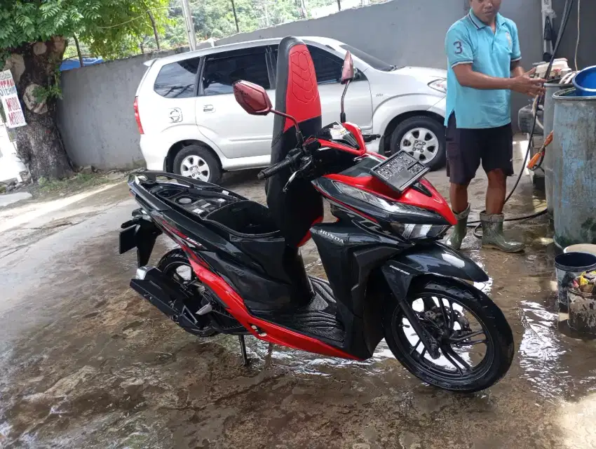 Vario150cc tahun 2021 merah hitam