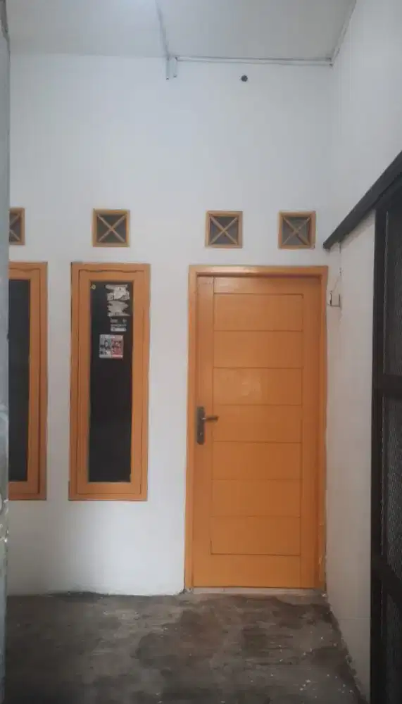 Rumah kecil di tengah kota Jakarta