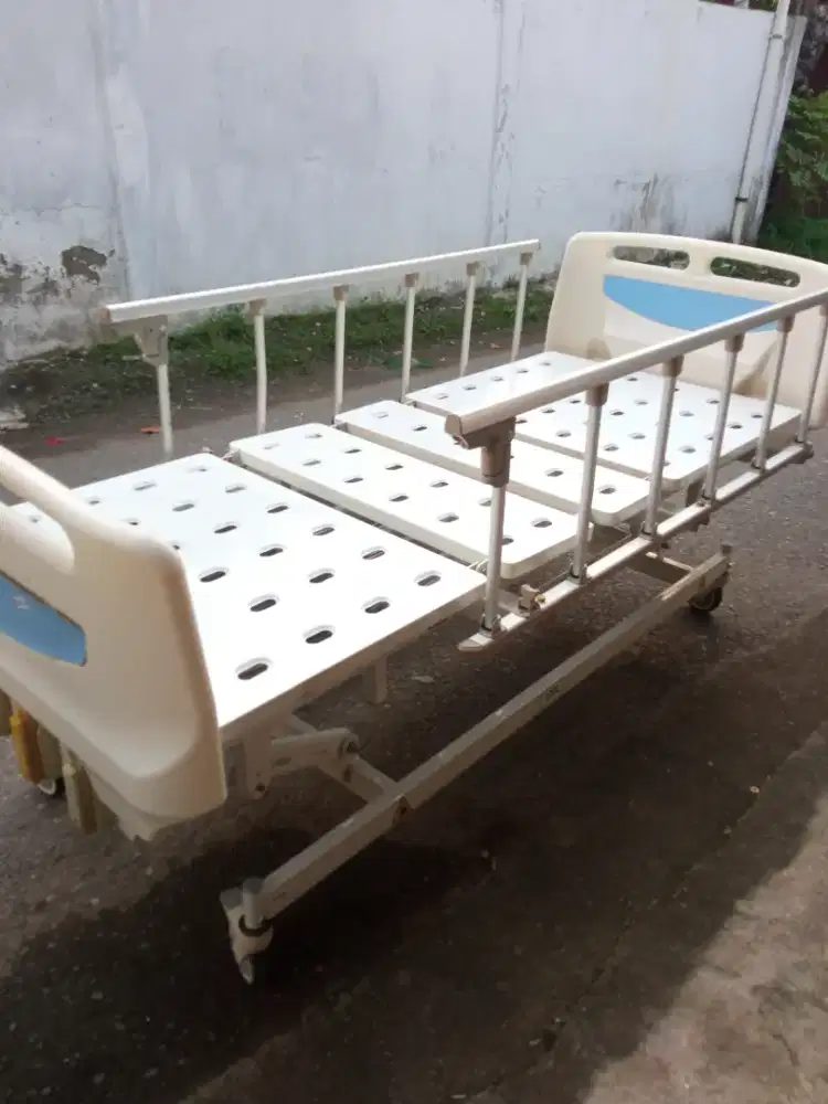 Tempat tidur pasien/ ranjang pasien /Bed pasien