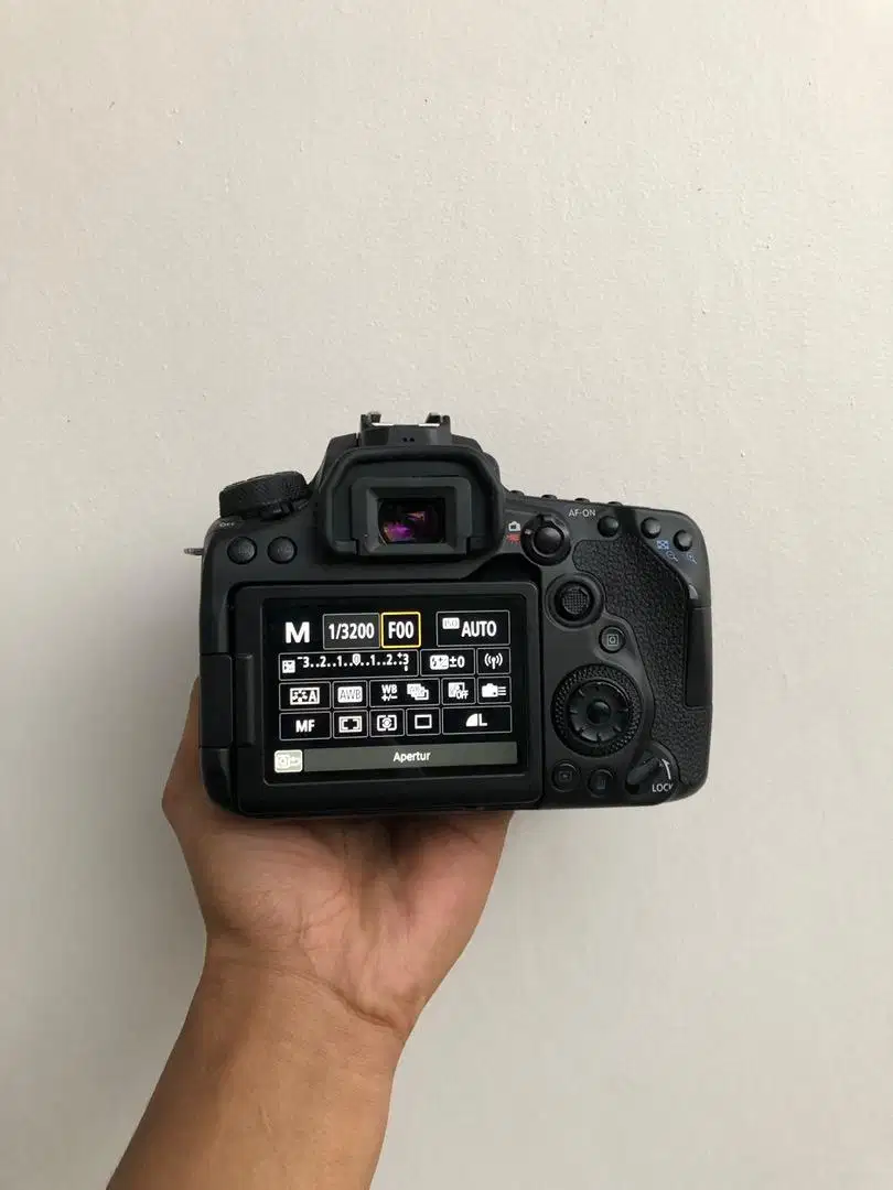 Canon 90d mulud body only