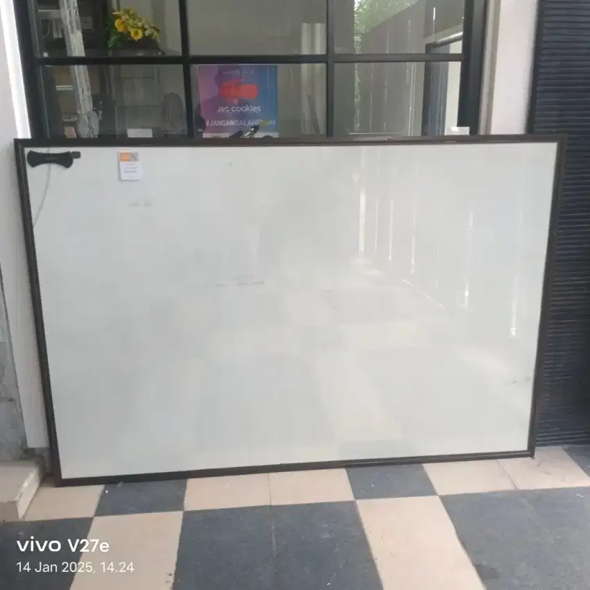 Papan tulis aluminium